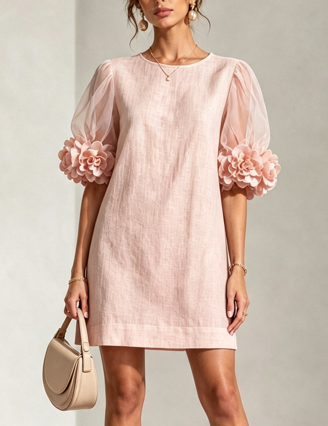 Yvette | Abito Mini Rosa Cipria con Maniche in Organza e Fiori 3D