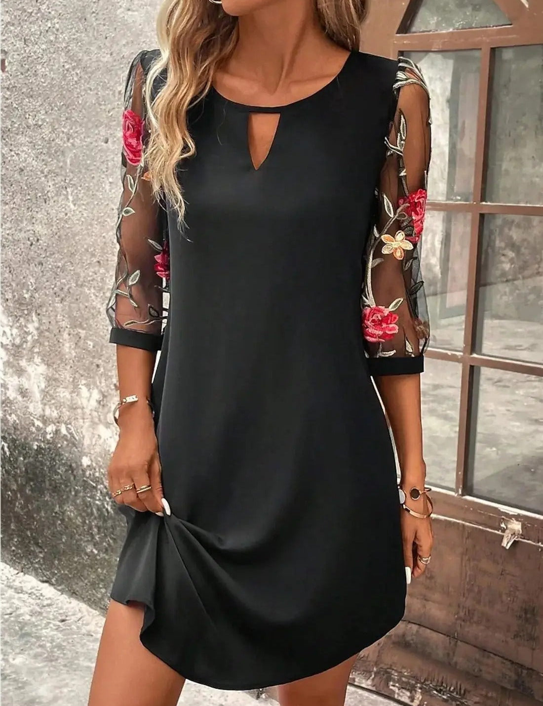 MARTINA | ABITO CORTO ELEGANTE CON MANICHE IN PIZZO