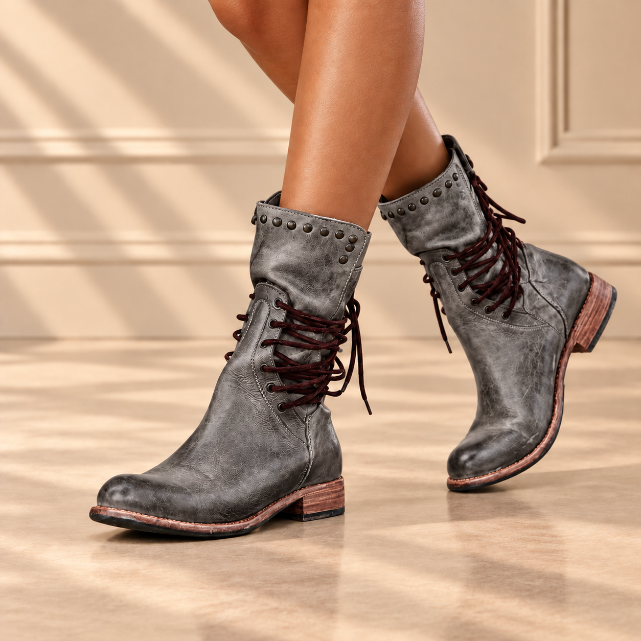 Valentina | Stivaletti Stringati in Pelle con Borchie